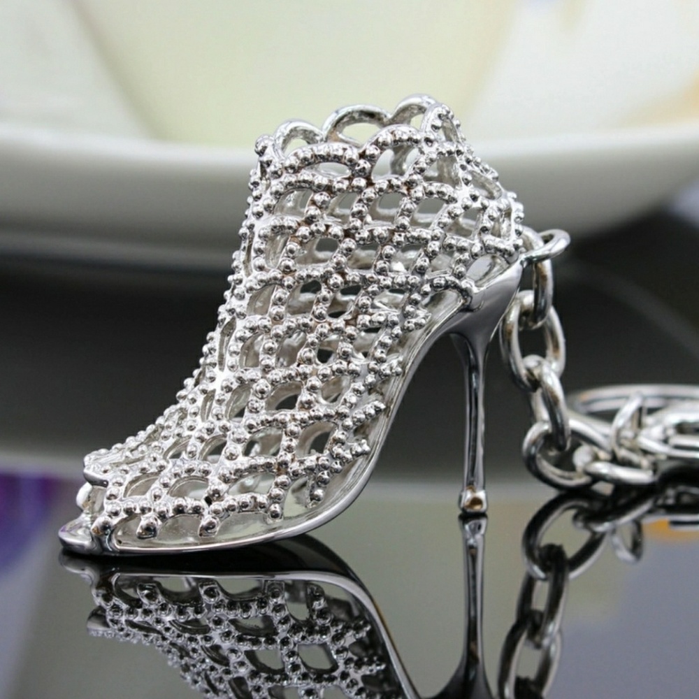 🌹Hollow Out High Heel Shoes👡 Keychain - Picture 4 of 6